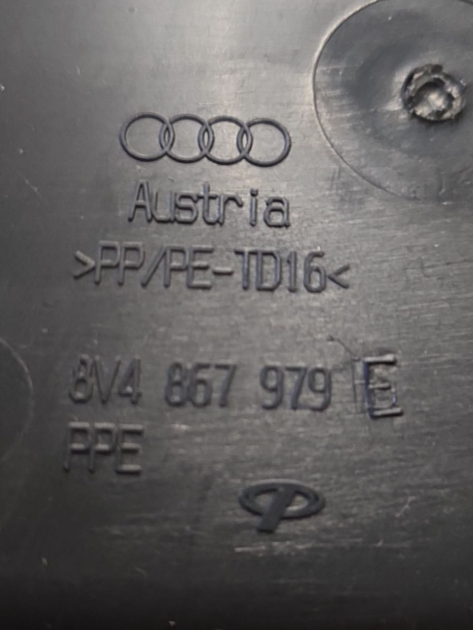 Modanatura Interna Portellone Bagagliaio Audi A3 8V (2012 - 2020) Cod : 8V4867979E - F&P CRASH SRLS - Ricambi Usati