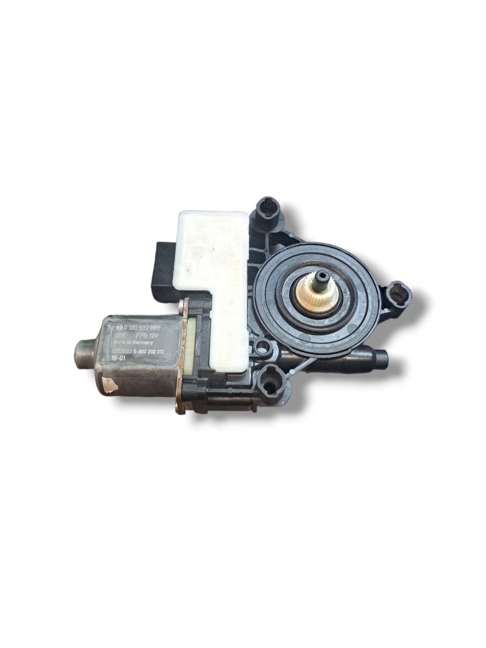 Motorino alzavetro posteriore sinistro (sx) Audi A3 8V / Arona / T-Roc / Golf VII (2012-2020) COD:5Q0959811D - F&P CRASH SRLS - Ricambi Usati