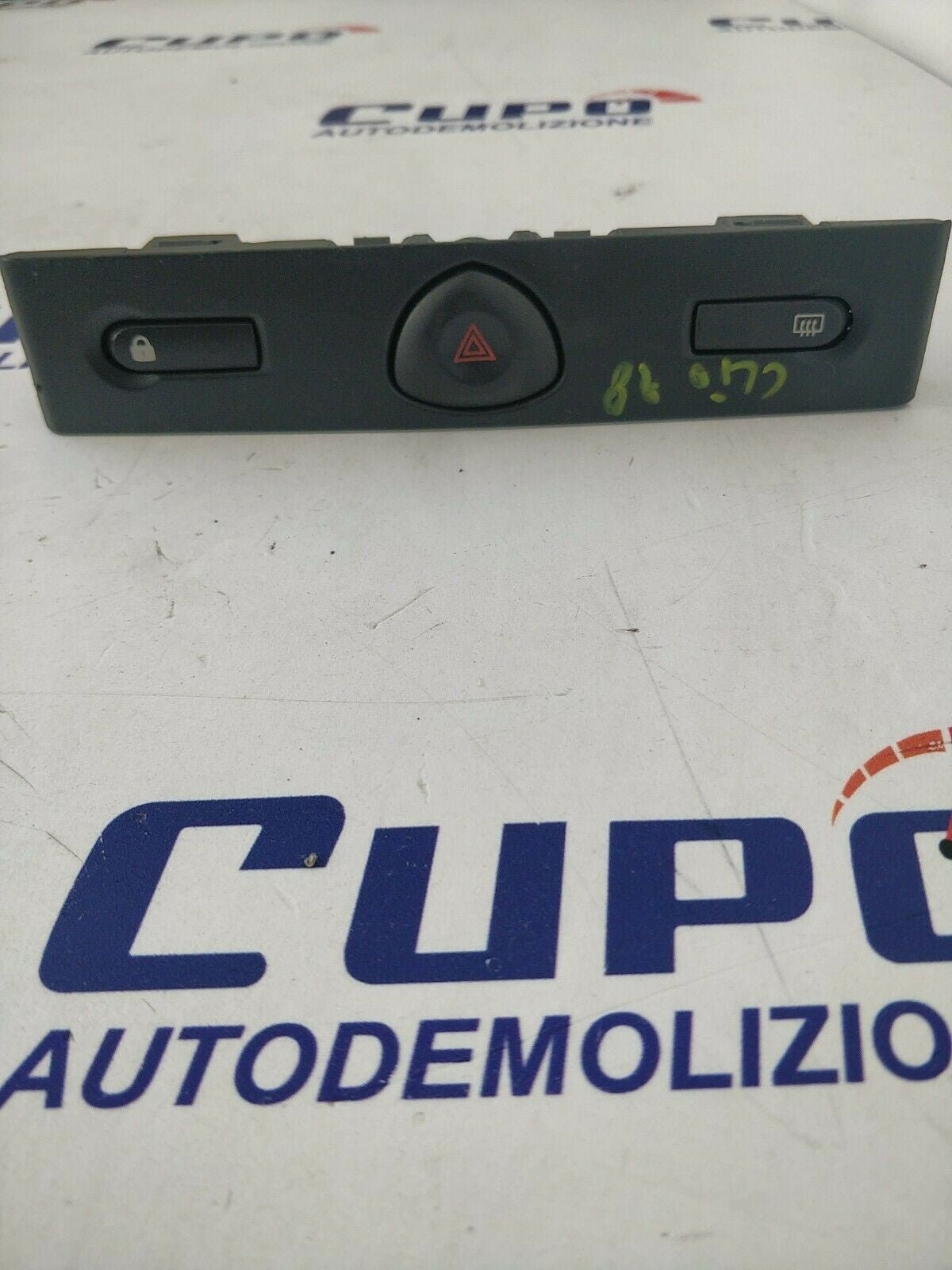 Pulsantiera centrale Renault Clio Mk2 2001 - 2005 8200071224 - F&amp;P CRASH SRLS - Ricambi Usati