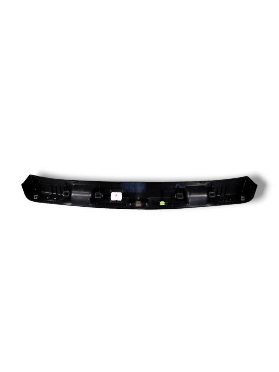 Rivestimento Mercedes - Benz classe C W205 (2014 - 2021)cod.A2057400172 / Modanatura chiusura bagagliaio - F&P CRASH SRLS - Ricambi Usati