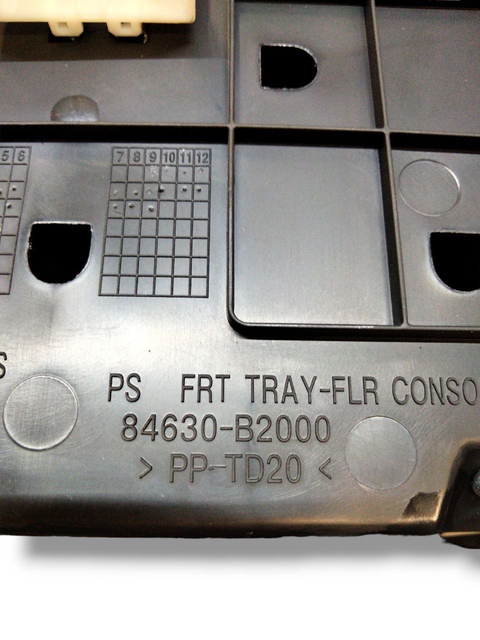 Rivestimento / Modanatura Console Centrale Kia Soul 1.6 Diesel (2014) cod.84630B2000 - F&P CRASH SRLS - Ricambi Usati