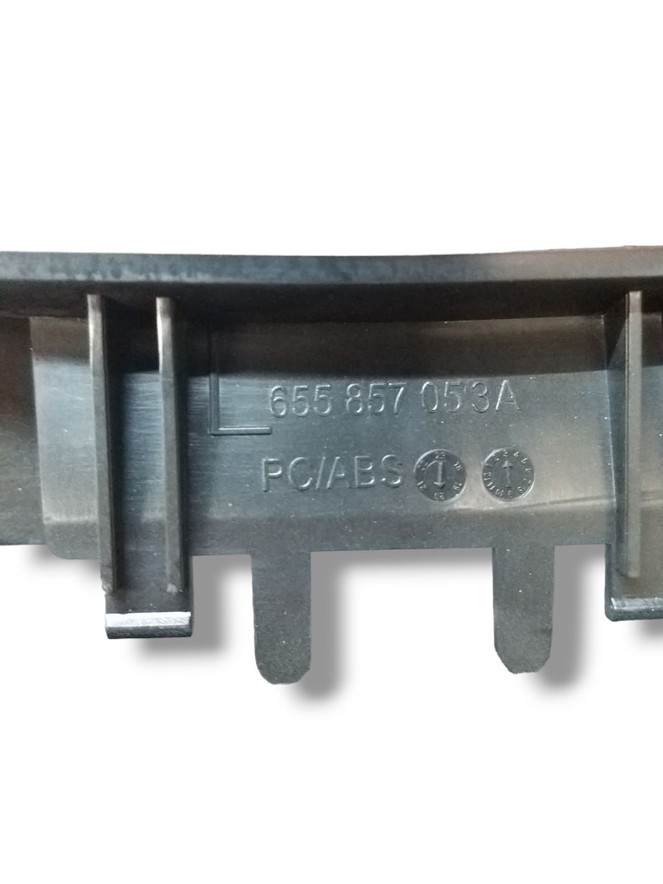 Rivestimento / Modanatura Contachilometri / Tachimetro Skoda Kamiq ( 2018 > ) Cod : 655857053A - F&P CRASH SRLS - Ricambi Usati