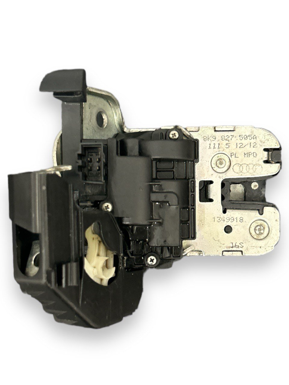 Serratura / Chiusura Portellone / Cofano / Baule / Bagagliaio Posteriore Audi A1 (8X1) / Audi A3 / Audi A6 (C7) / Audi A4 (8K5) / Audi A4 (B8) / Audi A4 (8K2) / Audi A5 (8TA) / Audi Q3 (2010 al 2017) cod.8K9827505A - F&P CRASH SRLS - Ricambi Usati