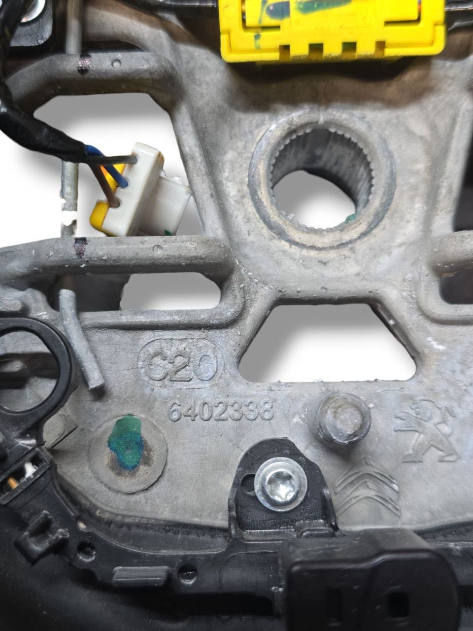 Sterzo / Volante Peugeot 208 ( 2019 > ) Cod : 6402338 - F&P CRASH SRLS - Ricambi Usati
